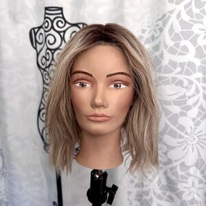 Stylish Ash Blonde Shoulder-Length Synthetic Wig - Natural Texture